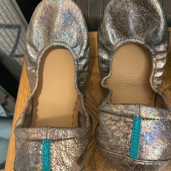 BNIB Love Potion Tieks Size 11 - Picture 2 of 5